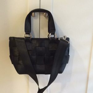 Harveys Seatbelt Bag Black Medium Carriage Tote